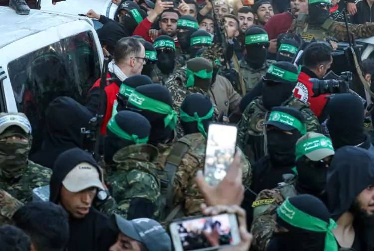 Hamas ve Siyonist teröristler arasında esir takası yapıldı 30