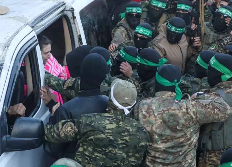 Hamas ve Siyonist teröristler arasında esir takası yapıldı 31