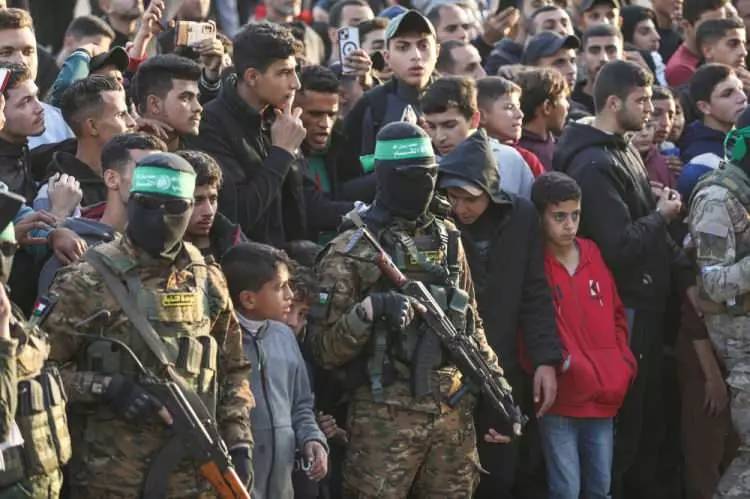 Hamas ve Siyonist teröristler arasında esir takası yapıldı 36