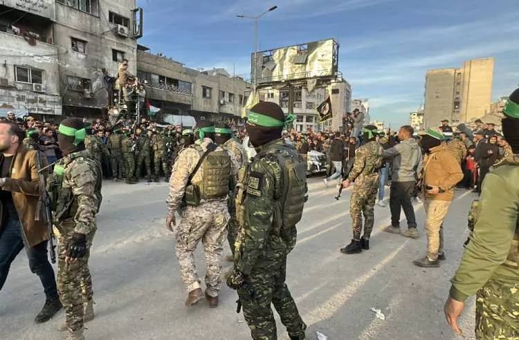 Hamas ve Siyonist teröristler arasında esir takası yapıldı 45