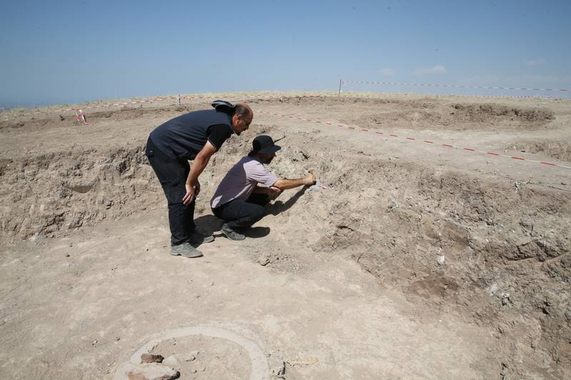 Van'daki Kevenli Kalesi kalıntısında çivi yazılı 76 pithos ortaya ç 12