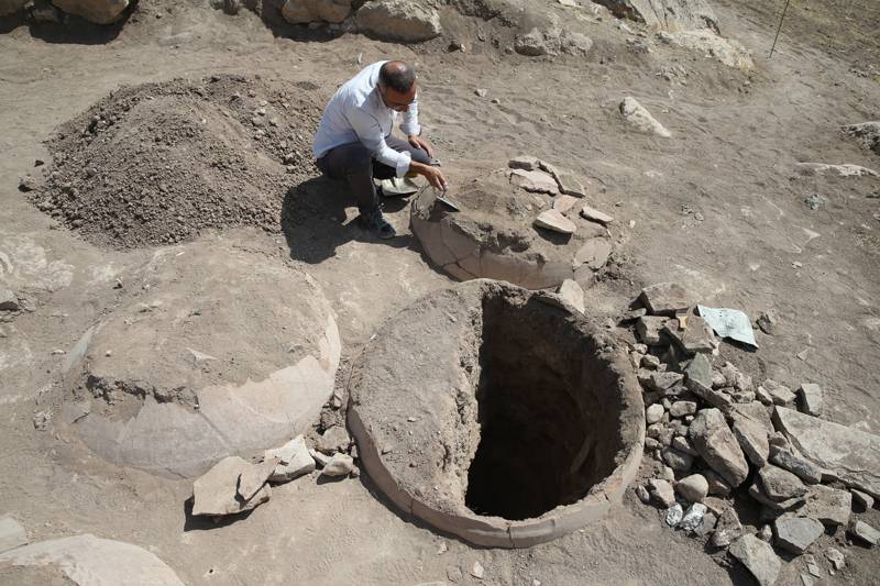 Van'daki Kevenli Kalesi kalıntısında çivi yazılı 76 pithos ortaya ç 18