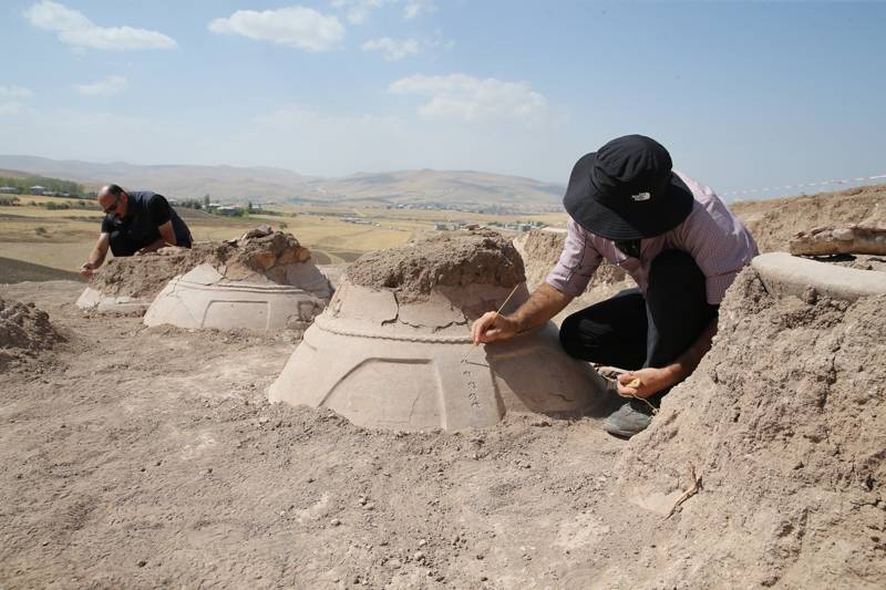 Van'daki Kevenli Kalesi kalıntısında çivi yazılı 76 pithos ortaya ç 2