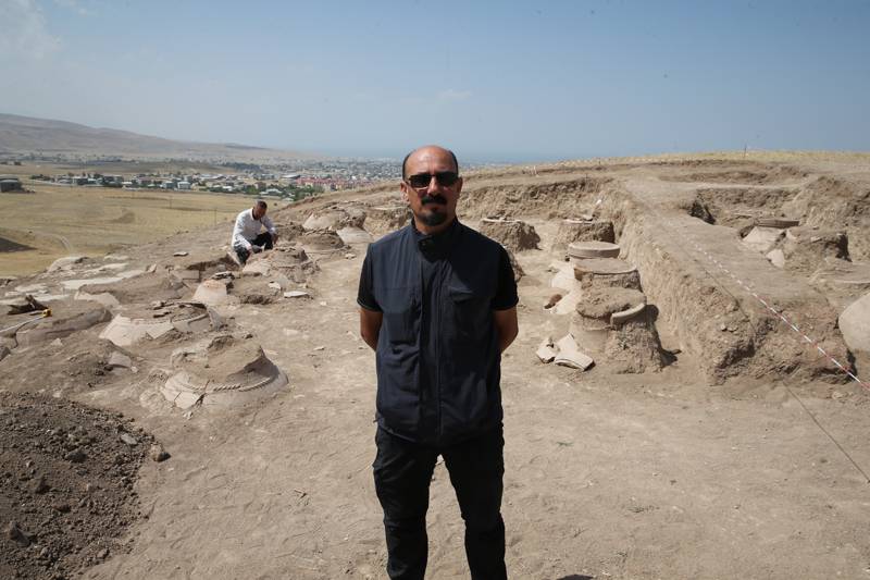 Van'daki Kevenli Kalesi kalıntısında çivi yazılı 76 pithos ortaya ç 24