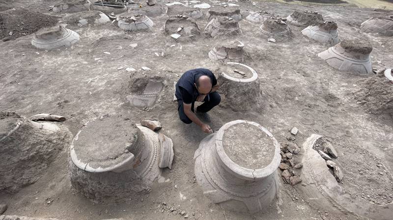 Van'daki Kevenli Kalesi kalıntısında çivi yazılı 76 pithos ortaya ç 9