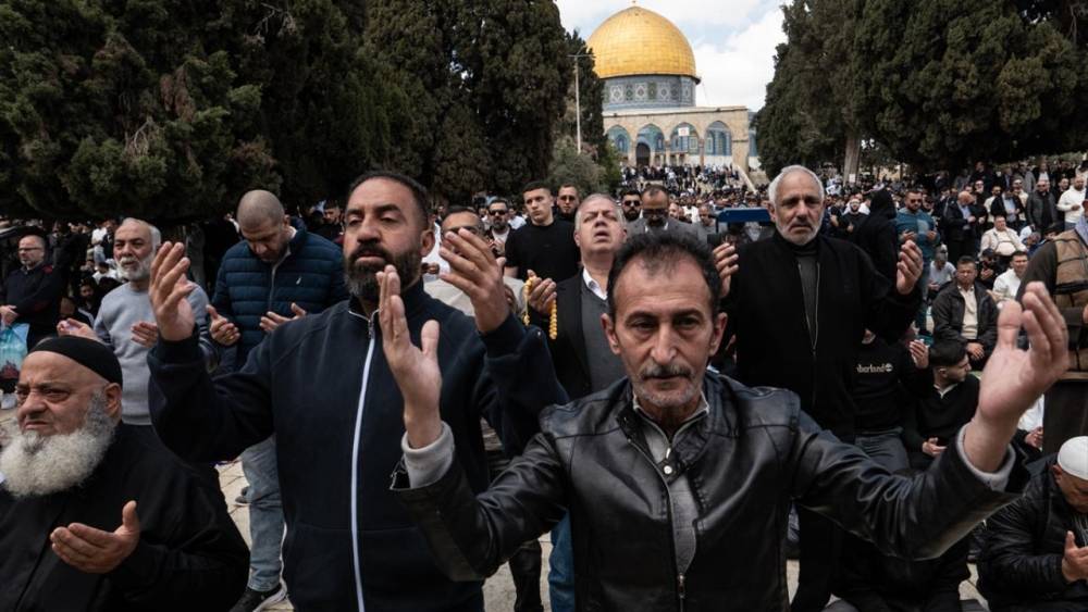 Haftalar sonra Mescid-i Aksa'da cuma namazına Filistinliler akın et 10