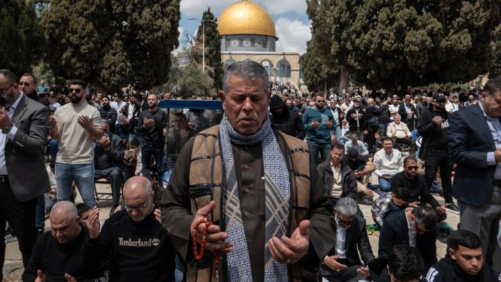 Haftalar sonra Mescid-i Aksa'da cuma namazına Filistinliler akın et 11