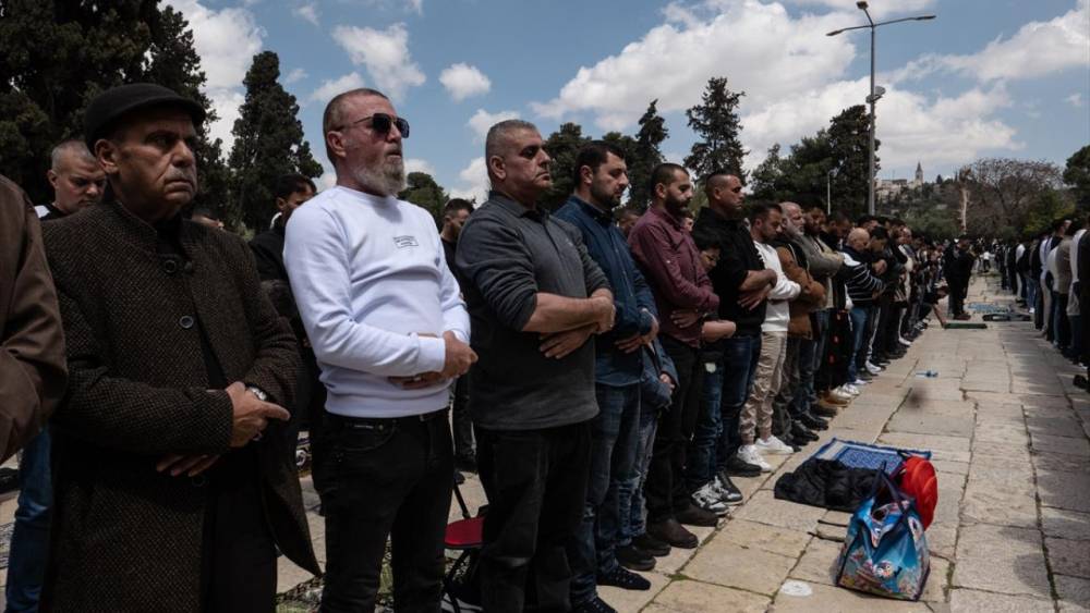 Haftalar sonra Mescid-i Aksa'da cuma namazına Filistinliler akın et 12