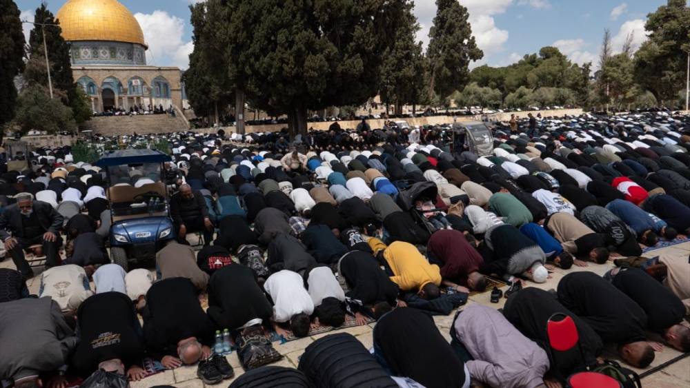 Haftalar sonra Mescid-i Aksa'da cuma namazına Filistinliler akın et 13