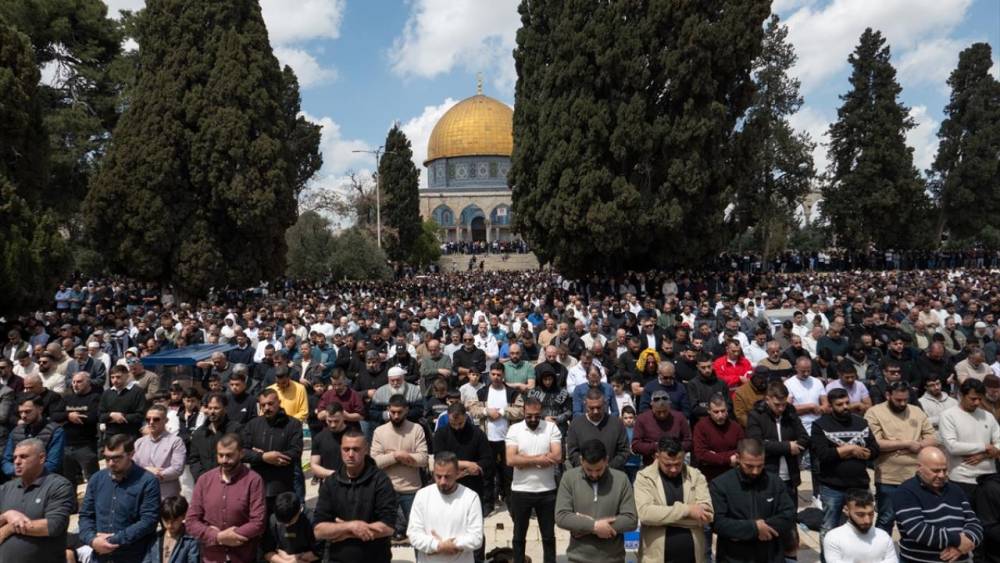 Haftalar sonra Mescid-i Aksa'da cuma namazına Filistinliler akın et 2