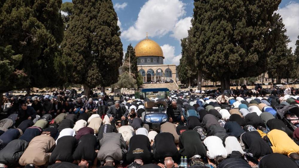 Haftalar sonra Mescid-i Aksa'da cuma namazına Filistinliler akın et 3