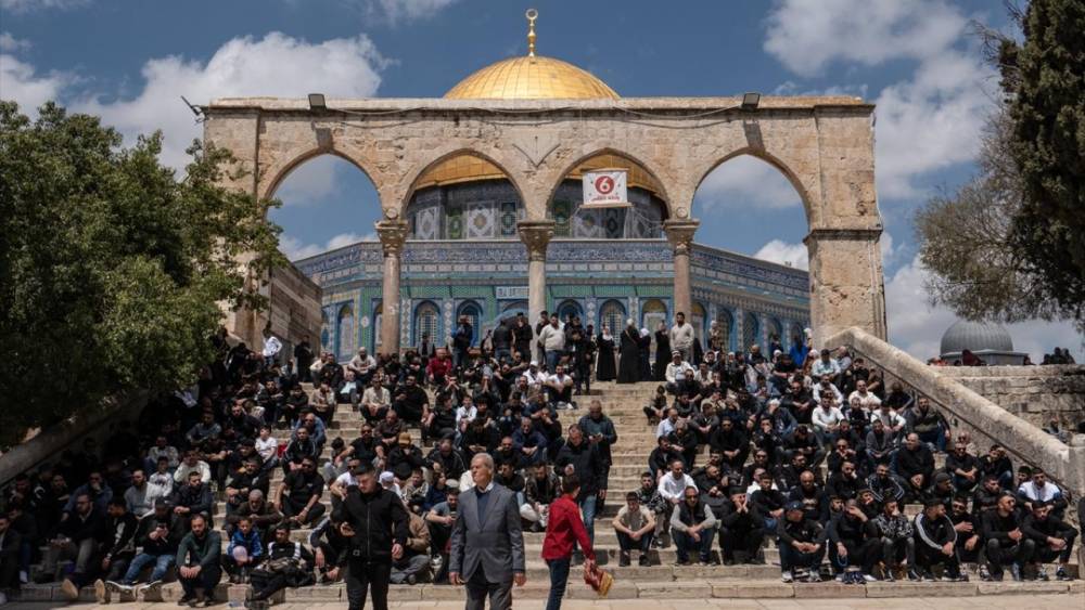 Haftalar sonra Mescid-i Aksa'da cuma namazına Filistinliler akın et 4