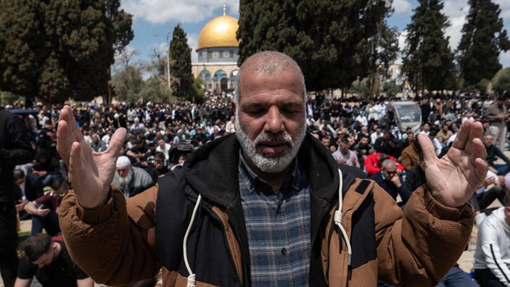 Haftalar sonra Mescid-i Aksa'da cuma namazına Filistinliler akın et 5