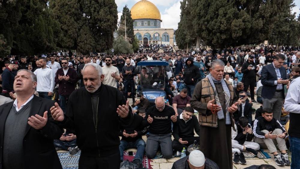 Haftalar sonra Mescid-i Aksa'da cuma namazına Filistinliler akın et 9
