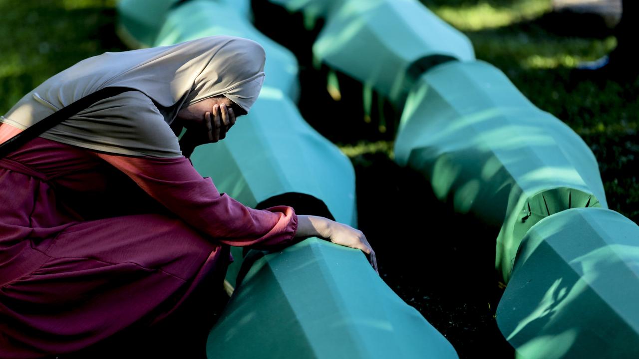 Srebrenitsa'da 14 soykırım kurbanı toprağa verilecek