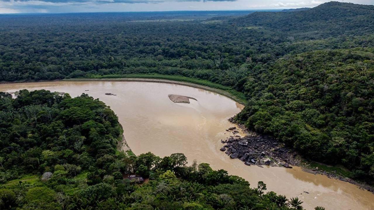 Peru'daki Amazon ormanlarında temas kurulmamış kabile görüntülendi