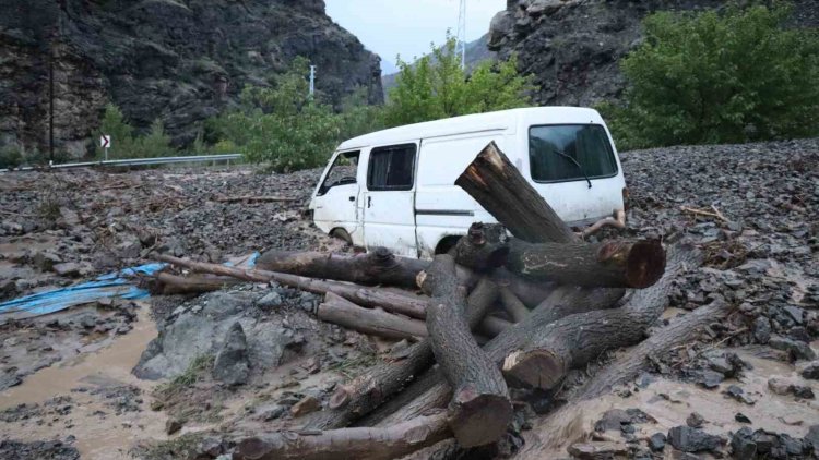 Erzurum'da sağanak sonrası sel