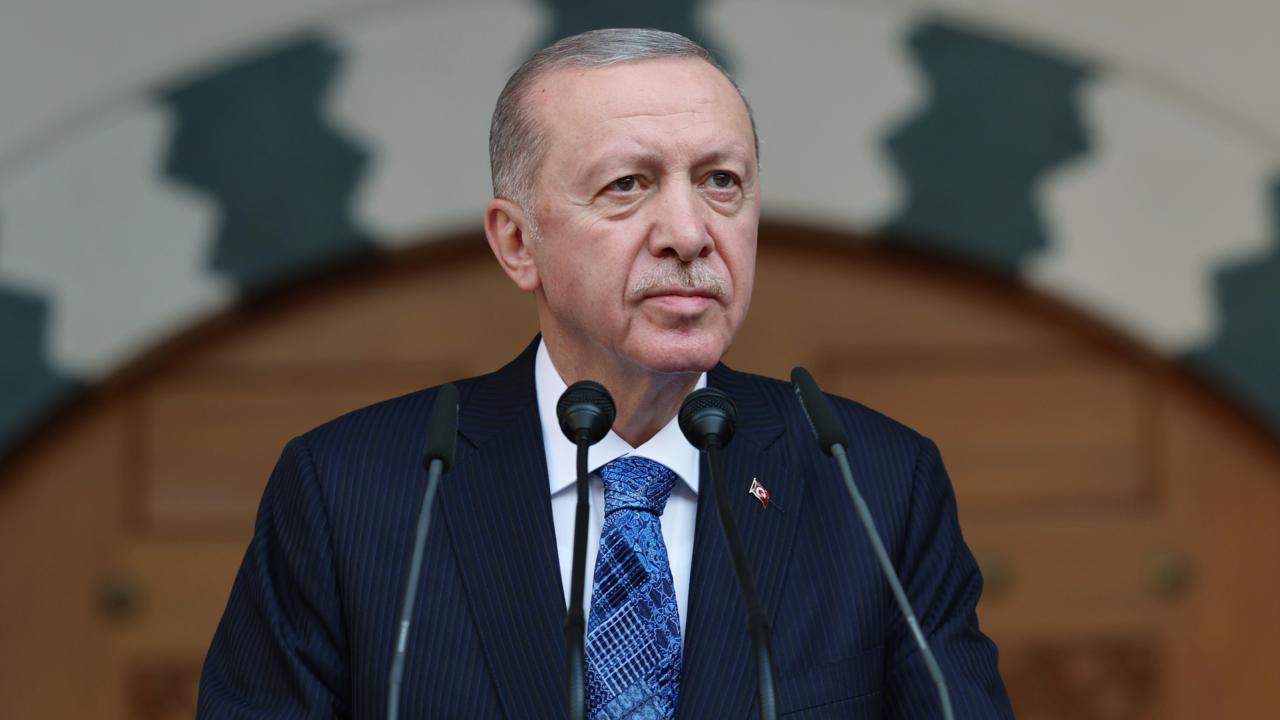 Erdoğan: Kutsal dinimizi istismar eden çıkar gruplarına meydanı boş bırakmamalıyız