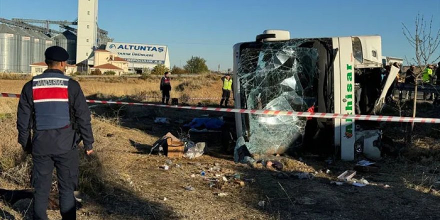 Aksaray'da yolcu otobüsü devrildi: 6 ölü 20 yaralı