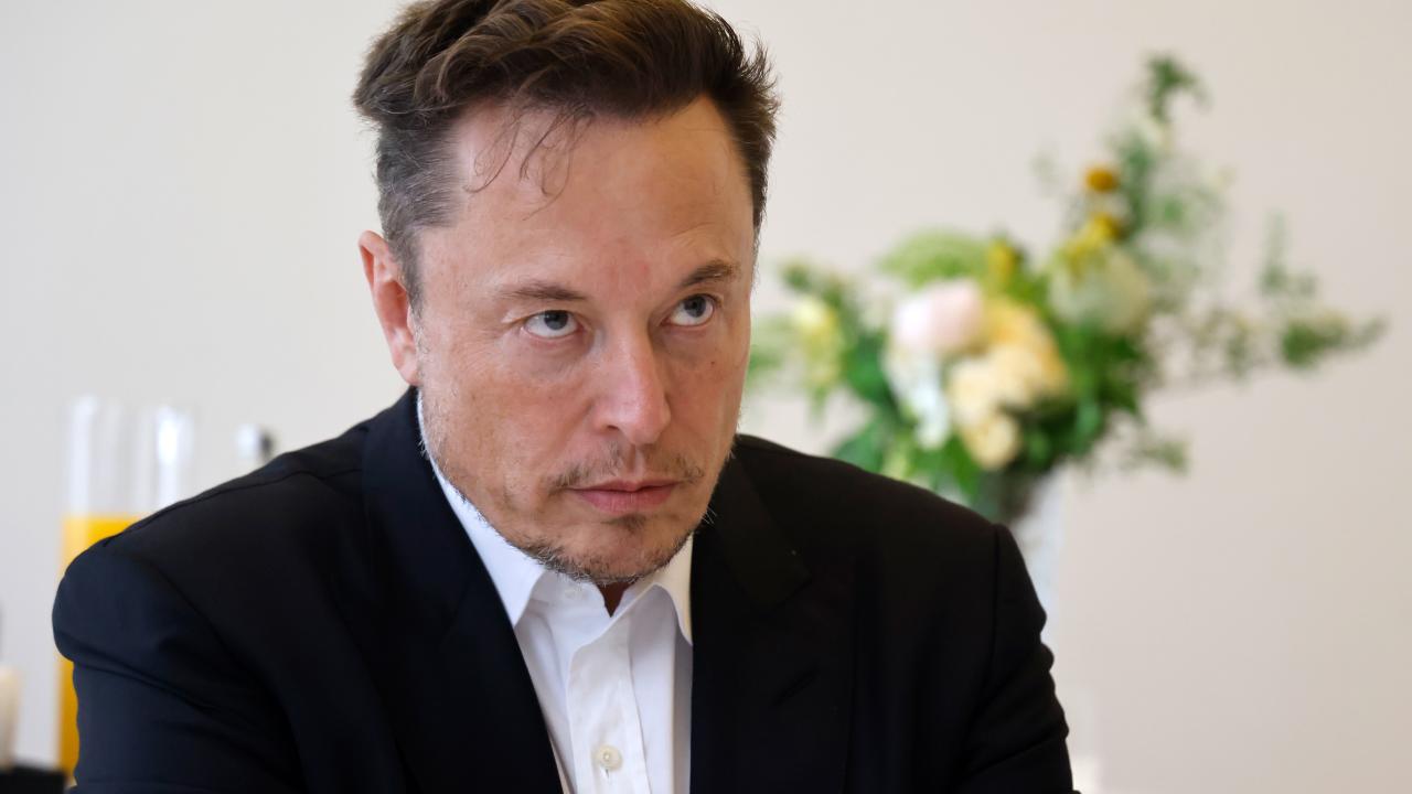 Musk İngiltere'yi "zalim bir polis devleti" olmakla suçladı