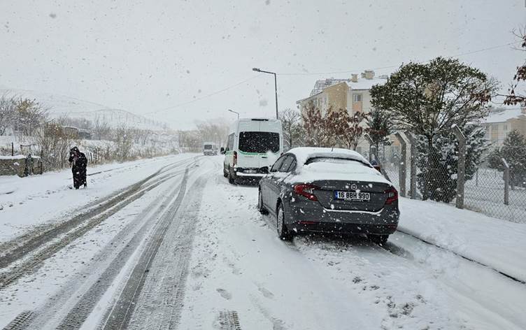 Van’da 158 yerleşim yerine ulaşım sağlanamıyor