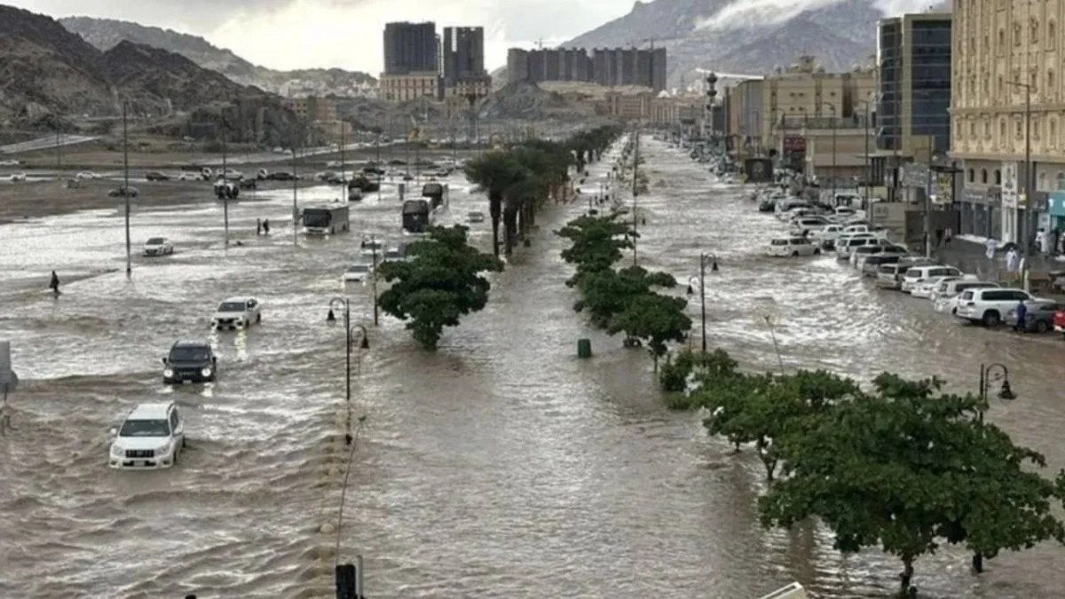 Mekke'de şiddetli yağış sel felaketine yol açtı