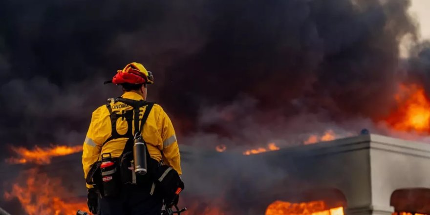 Los Angeles yangını söndürülemiyor