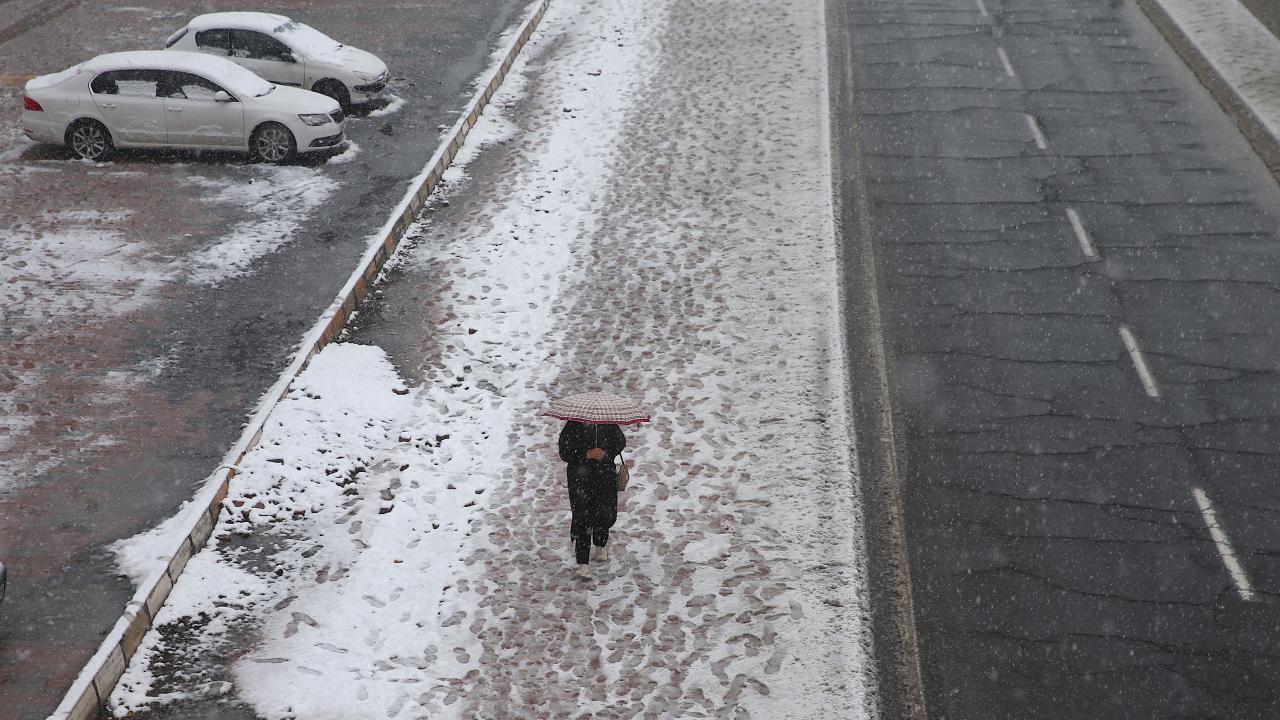 Meteorolojiden 48 il için 'sarı kodlu' kar ve sağanak uyarısı