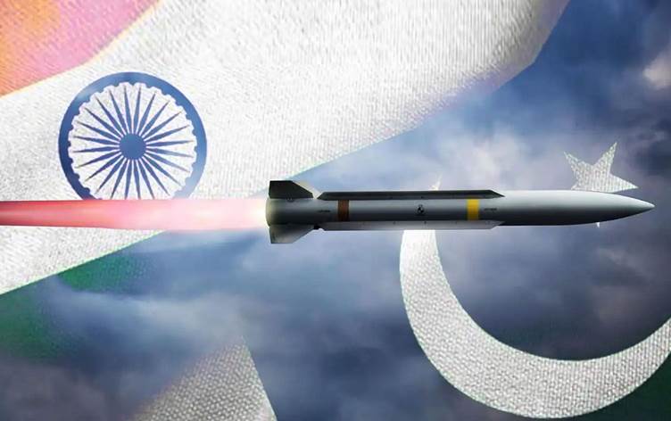 Pakistan ordusu Hindistan'a misilleme yaptı