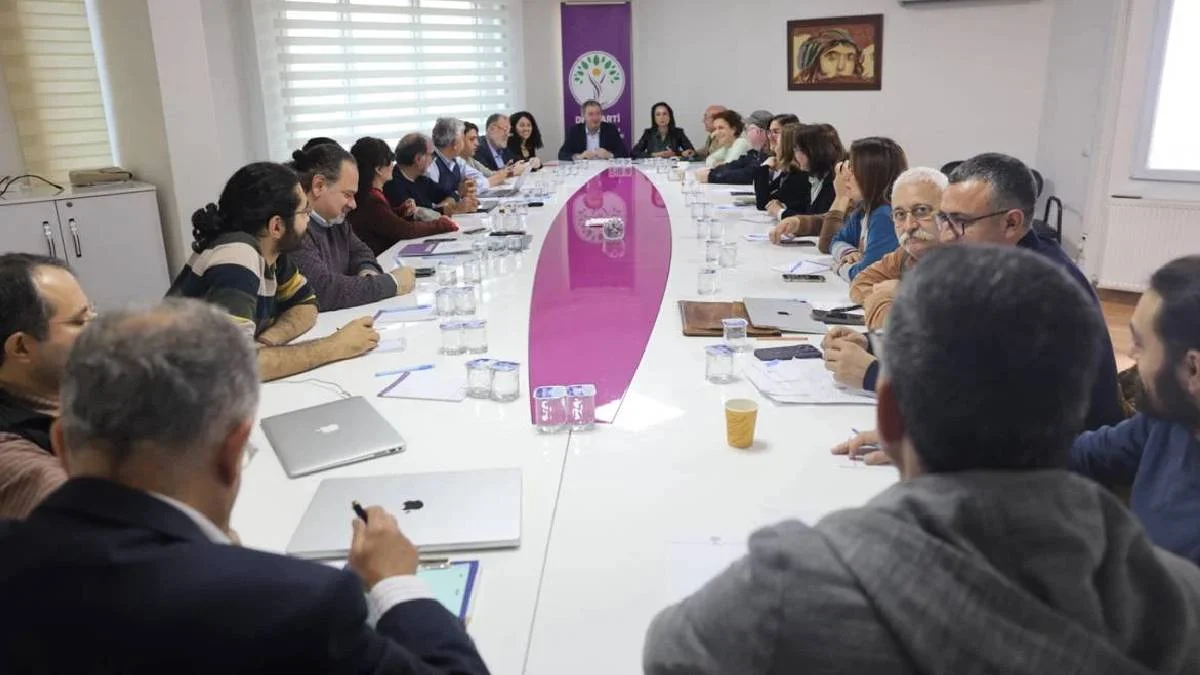 PKK'nin fesih kararı sonrası DEM Parti'den ilk adım