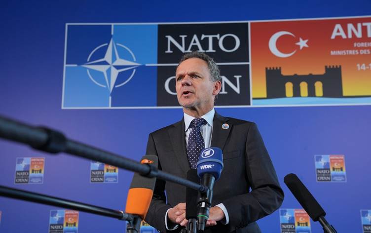 NATO: Türkiye barış için büyük bir rol oynuyor