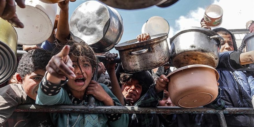 UNRWA: Sınırlar kapalı, yardımlar depolarda çürüyor