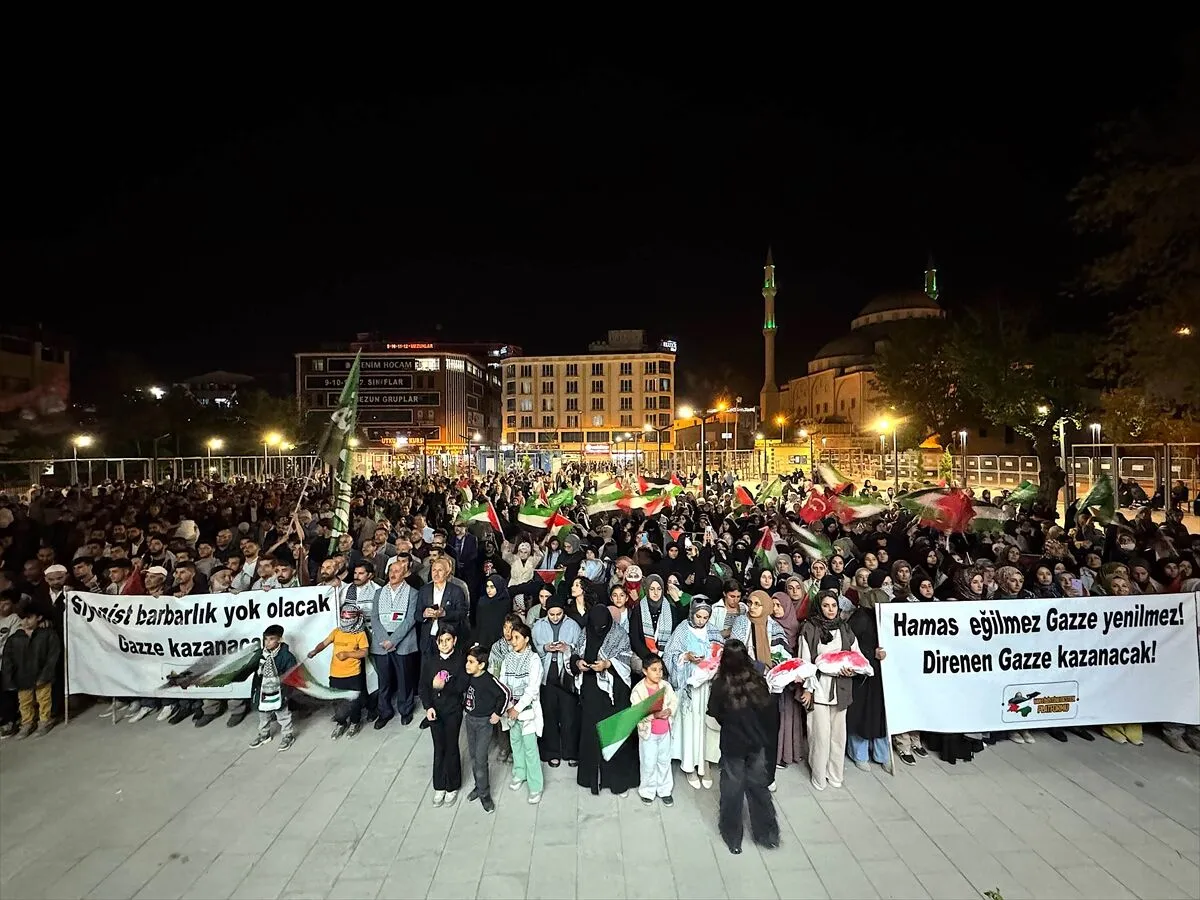 Van'da Siyonist İsrail'in Gazze'ye yönelik saldırıları protesto edildi