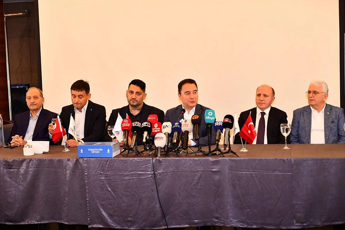 Babacan: Ekonomik çıkışın yolu hukuktan geçiyor