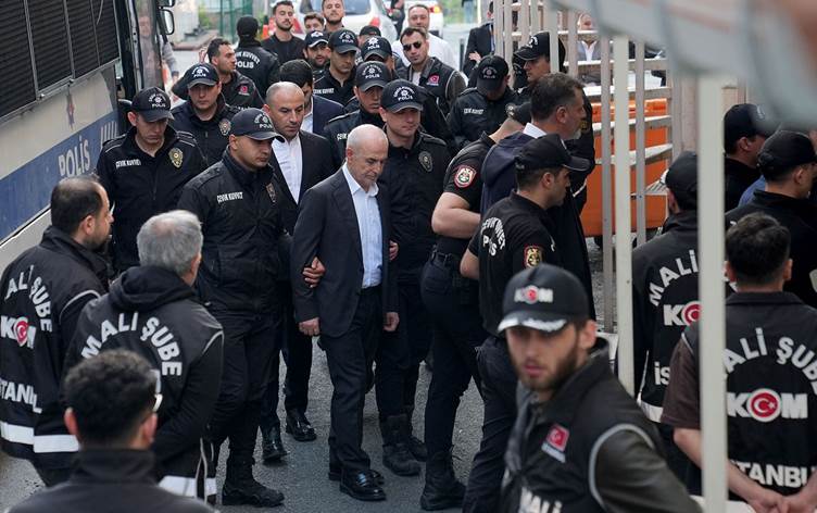 5 belediye başkanı görevden uzaklaştırıldı