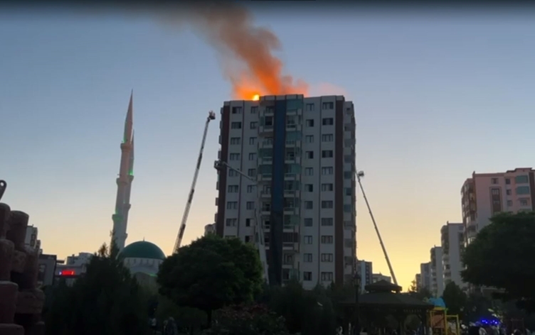 Diyarbakır'da 4 kişinin yaşamını yitirdiği yangınla bağlantılı 4 gözaltı