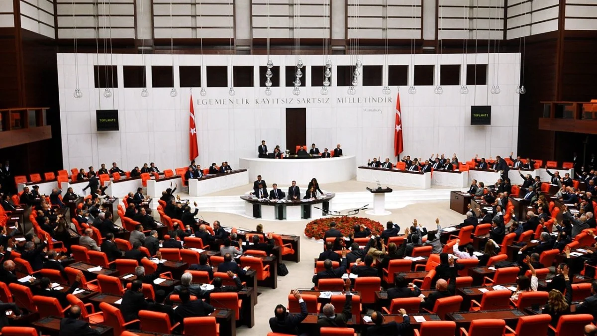 Anayasa, yerel yönetim ve infaz düzenlemesi gündemde
