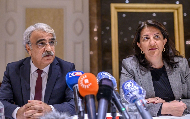 İmralı heyetinin yeni üyesi Mithat Sancar oldu