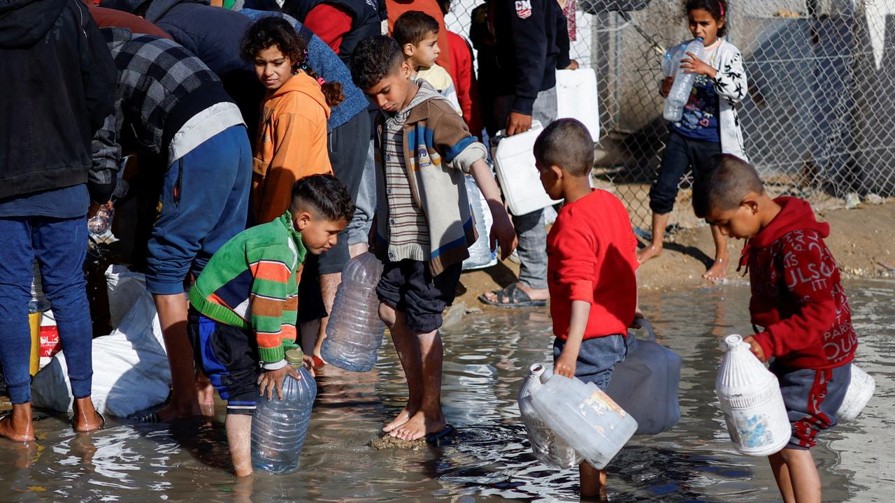 UNICEF: Gazze'ye yakıt ablukası sona ermezse çocuklar susuzluktan ölmeye başlayacak