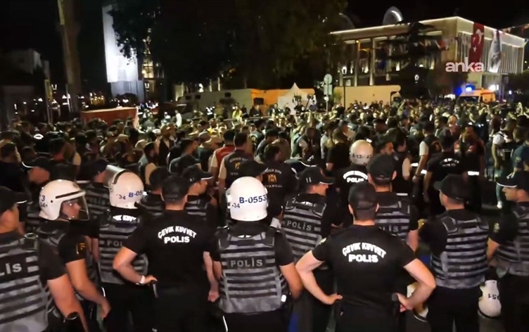 Yerlikaya: Saraçhane'de 42 kişi gözaltına alındı