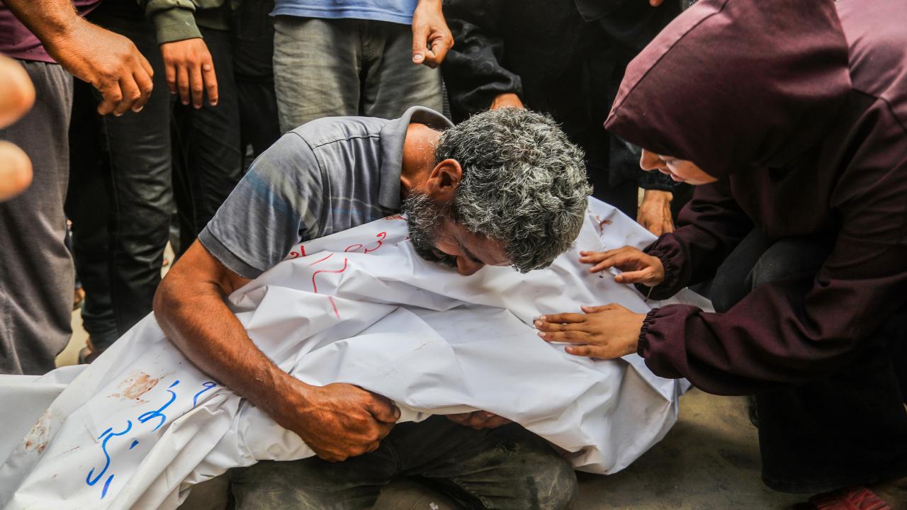 Katil İsrail'in Gazze'ye saldırılarında şehit sayısı 58 bini geçti