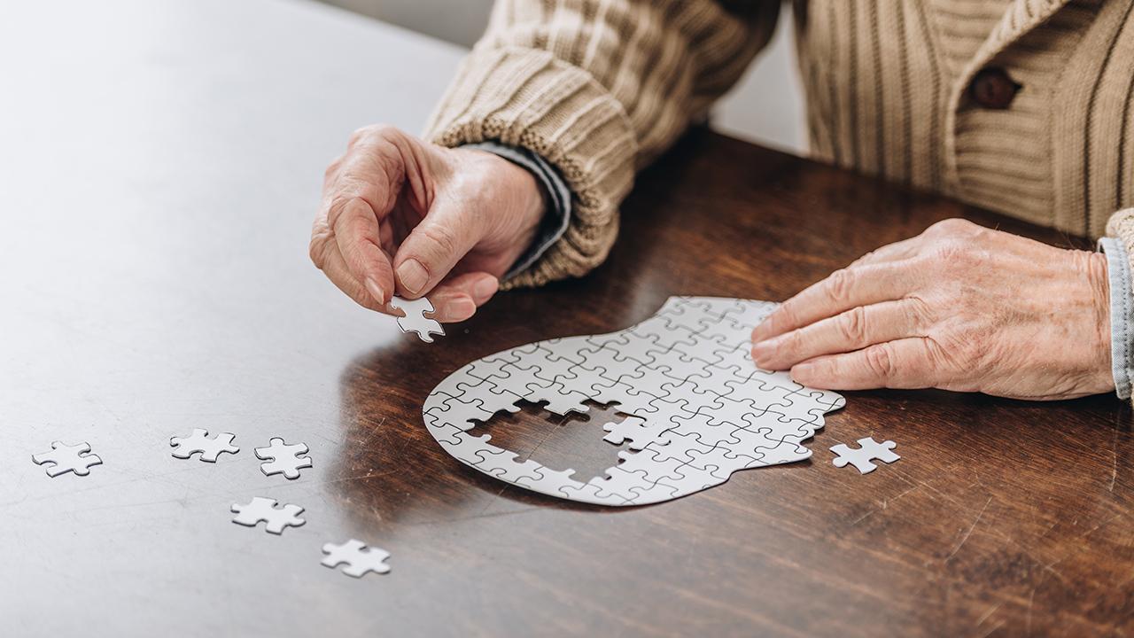 Bilim insanları, Alzheimer hasarını tersine çevirebilen iki kanser ilacı tespit etti