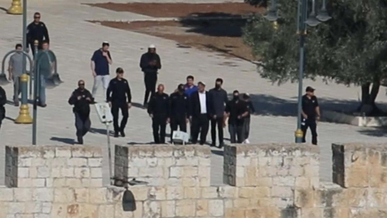 İşgalci İsrail'in Bakanı Ben-Gvir, Mescid-i Aksa'ya baskın düzenledi