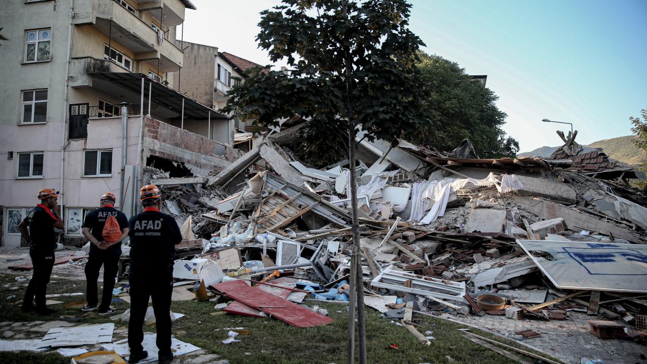 Balıkesir'de 786 artçı sarsıntı kaydedildi