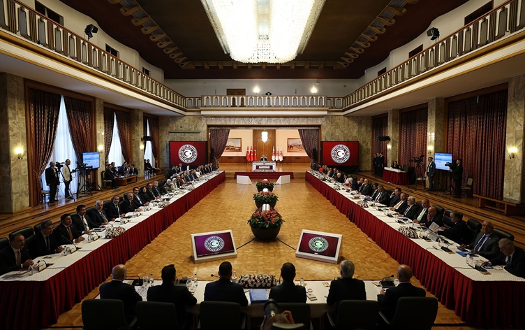 Süreç komisyonu yeniden toplandı, Meclis başkanları dinleniyor