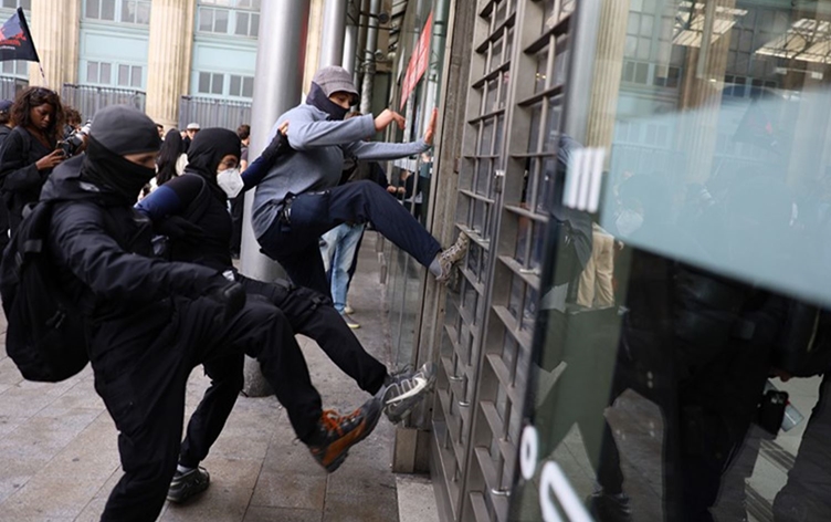 Fransa sokaklarında Macron protestosu: 675 gözaltı