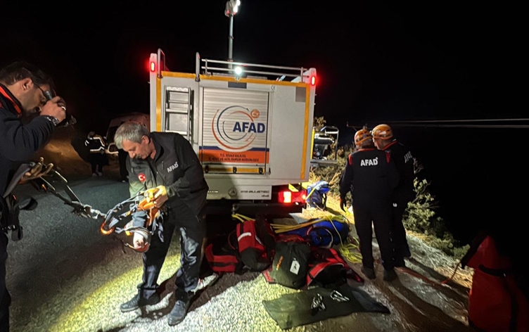 Sivas'ta otomobil uçuruma yuvarlandı: 4 ölü