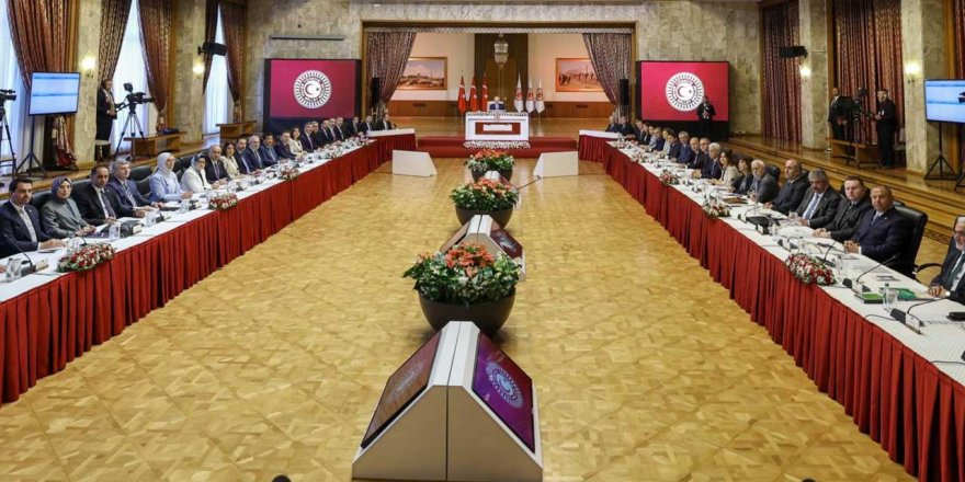 Komisyon hukukçuları dinliyor