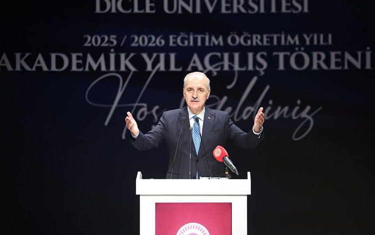 Kurtulmuş'un ‘Kürtçe’ şiirine suç duyurusu