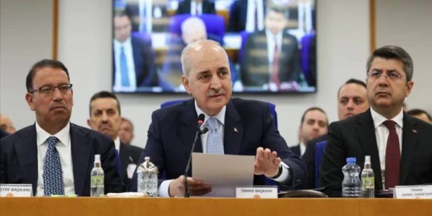 Numan Kurtulmuş salonu terk etti